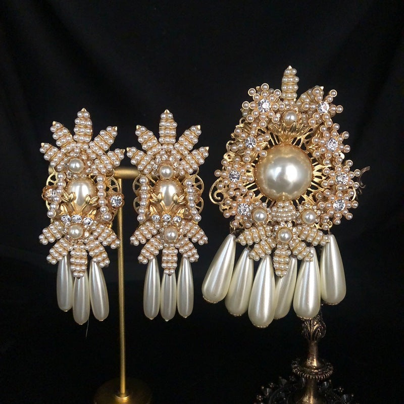 European and American style, versatile brooch, exquisite and fashionable, with a retro design, handmade with pearl and rice bead embellishments, featuring a floral design, suitable as a pin or earring clip