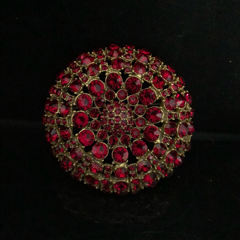 New Year's Edition: Exquisitely Designed Brooch with Chinese Red Gemstones and Diamonds, Retro Court Style, Versatile Pin for Women