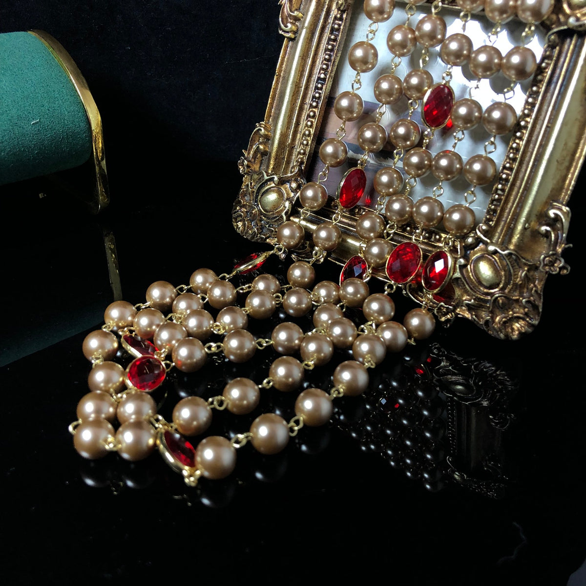 European and American style necklace, vintage pearl, red, handmade, glass and copper material, long necklace, sweater chain, small fragrance-inspired jewelry design
