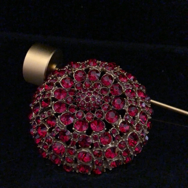 New Year's Edition: Exquisitely Designed Brooch with Chinese Red Gemstones and Diamonds, Retro Court Style, Versatile Pin for Women