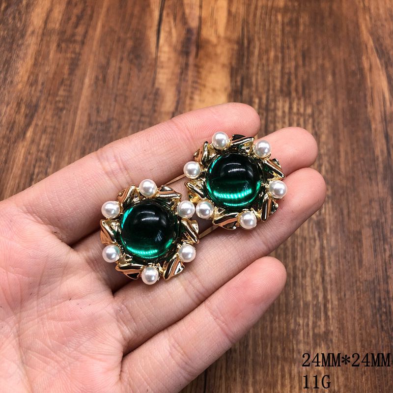 Vintage jewelry design, versatile pearl necklace with a green pendant, earrings, and a set of accessories – simple and stylish