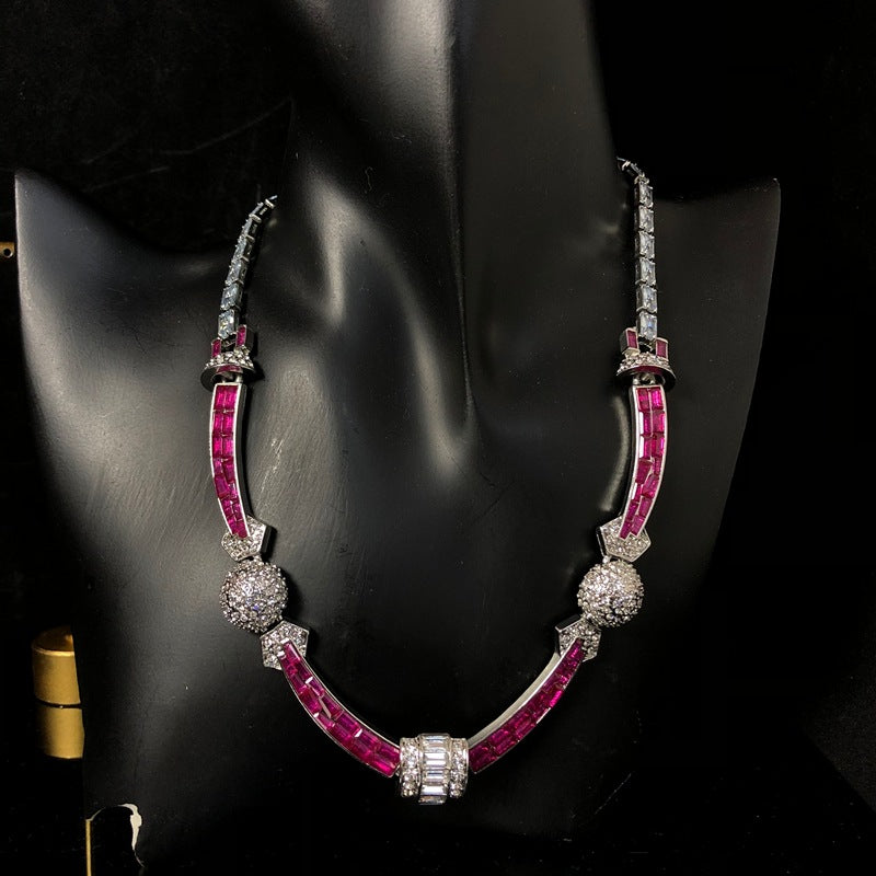 vintageClassic vintage-style two-tone sapphire and ruby necklace, exuding elegance, fashion, and a touch of understated luxury, with a refined and versatile design