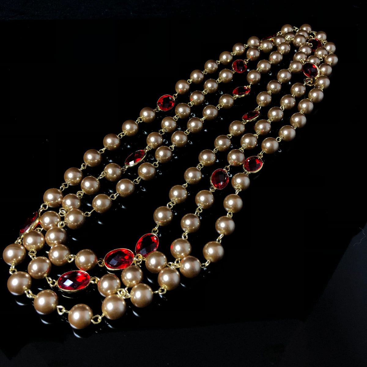 European and American style necklace, vintage pearl, red, handmade, glass and copper material, long necklace, sweater chain, small fragrance-inspired jewelry design