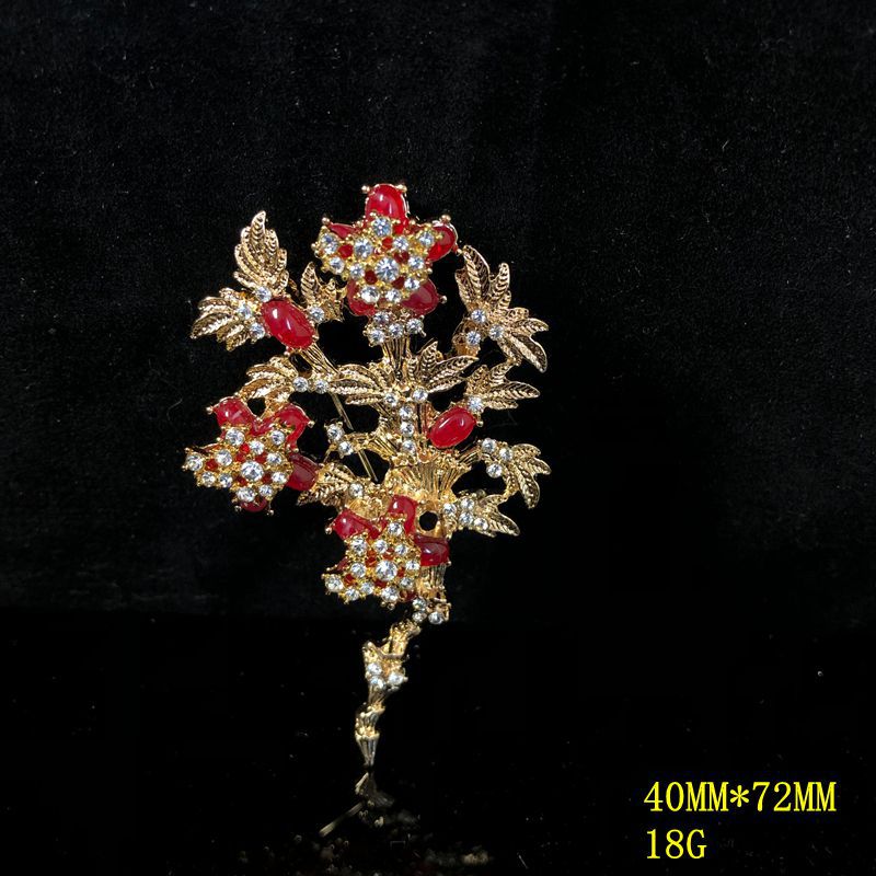 Vintage light luxury dense gemstone flower brooch, heavy-duty, elegant, live-streaming supply, fashionable, versatile, and elegant