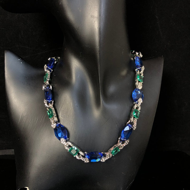European and American style, retro sapphire design, fashionable platinum-plated necklace with elegant rhinestone embellishments