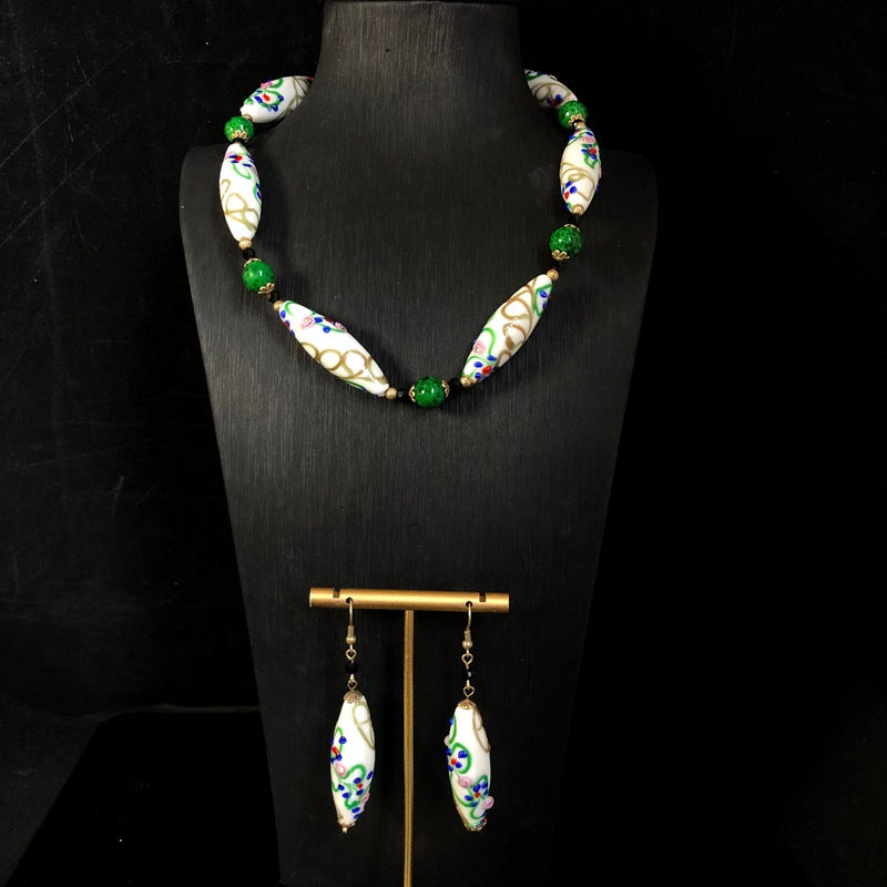 vintageVintage-style copper-inlaid glass horse-eye design earrings, a fashionable and versatile set