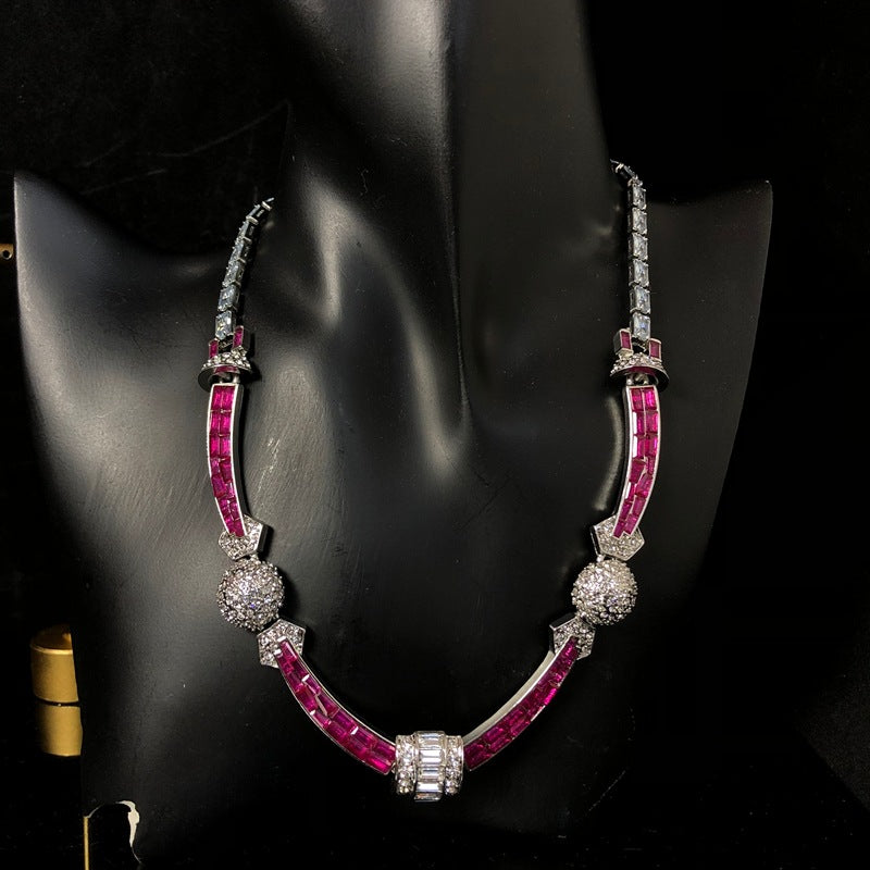 vintageClassic vintage-style two-tone sapphire and ruby necklace, exuding elegance, fashion, and a touch of understated luxury, with a refined and versatile design