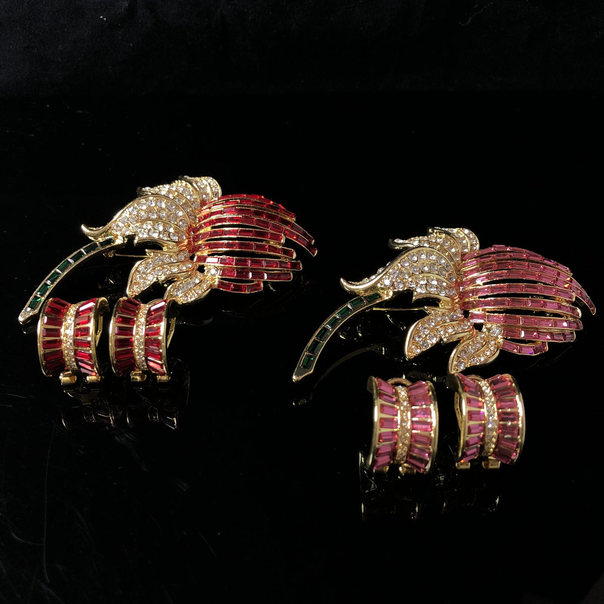 Vintage jewelry set, exquisite and versatile, featuring a floral brooch with diamond accents, earrings, and other accessories, plated with real gold, and featuring a delicate phoenix design