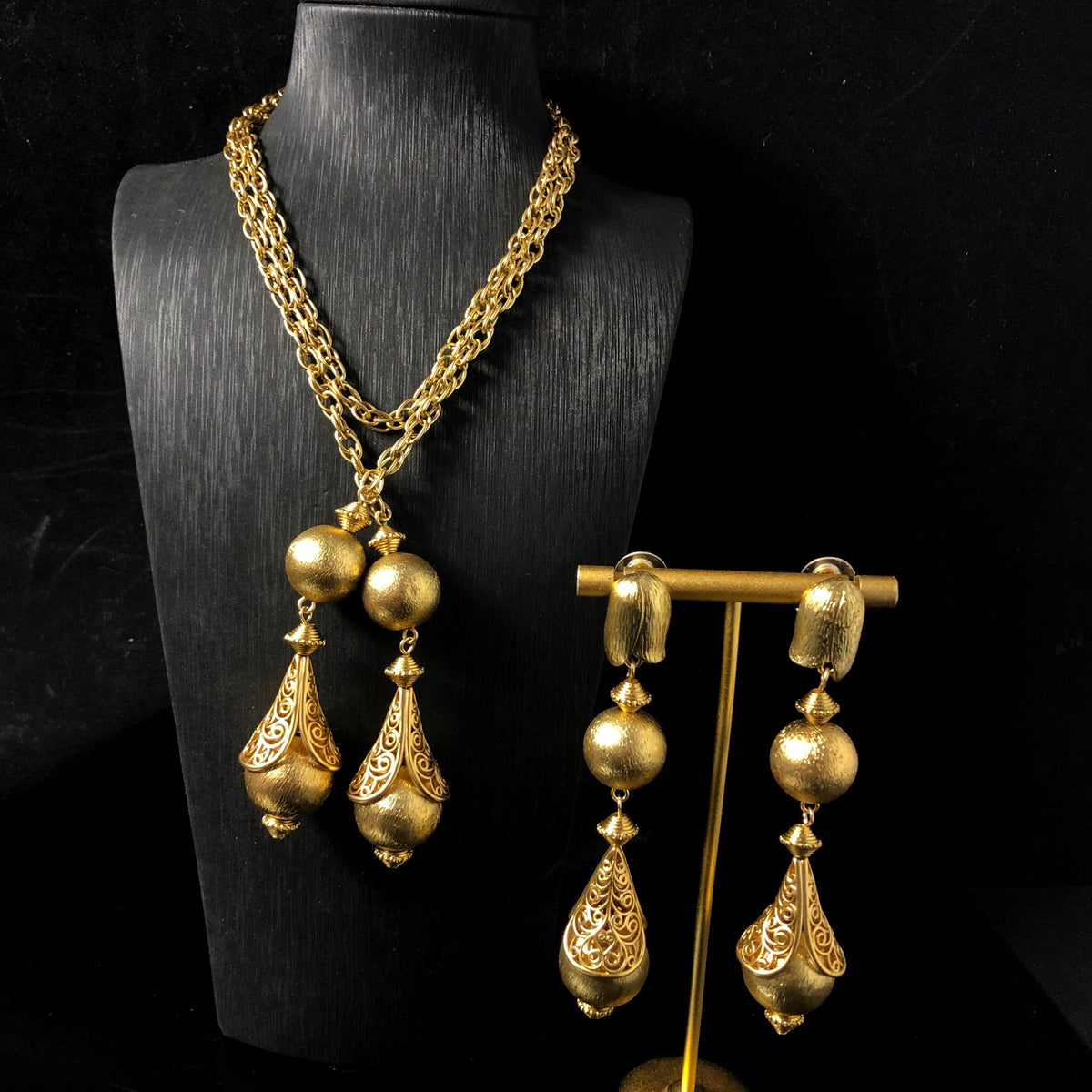 Retro-style, minimalist gold-plated gourd pendant, elegant necklace and earring set, versatile jewelry, gold-plated