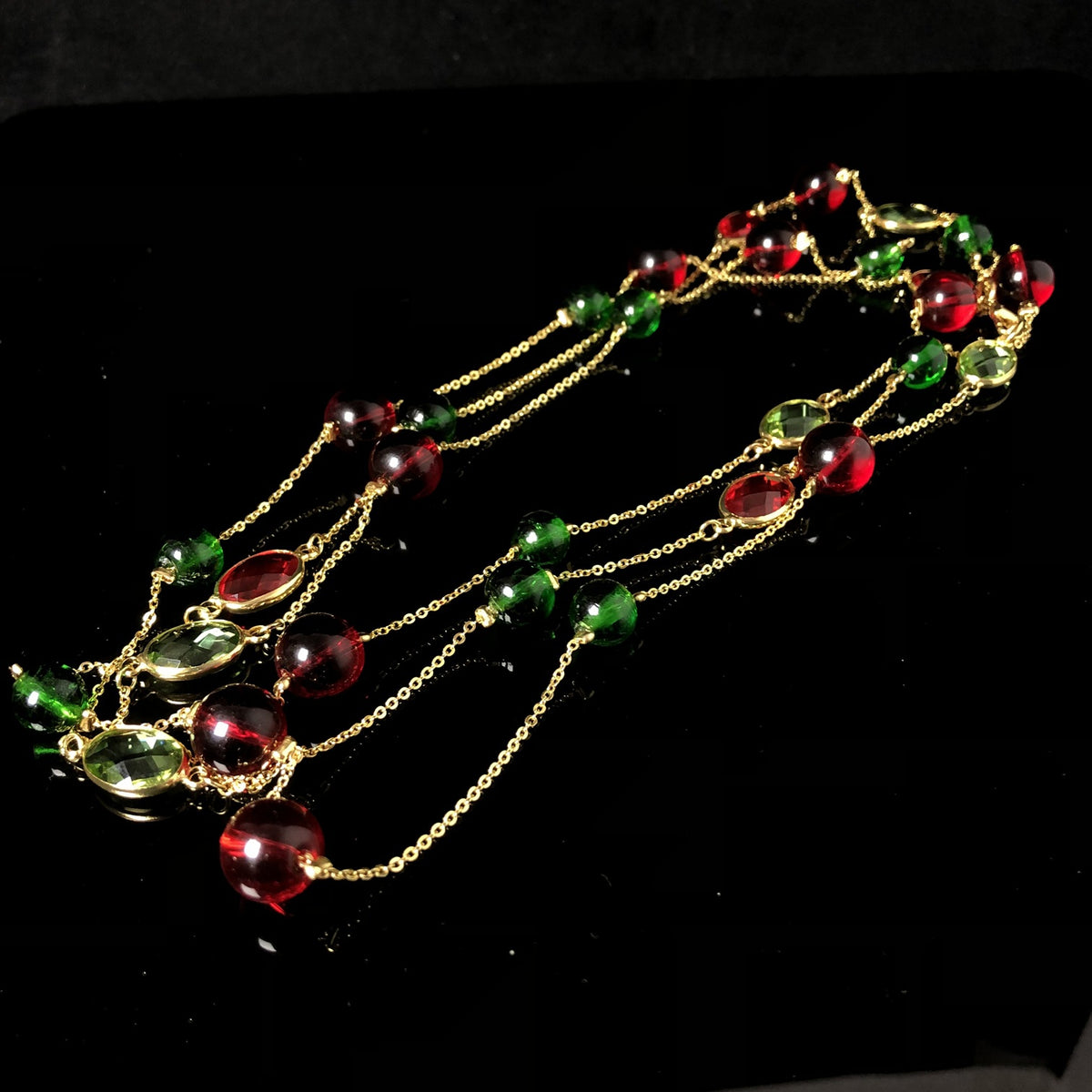 Usedvin'tageDouble-sided, double-layered, red and green glazed, transparent geometric circular necklace with hollow floral design, suitable for sweaters