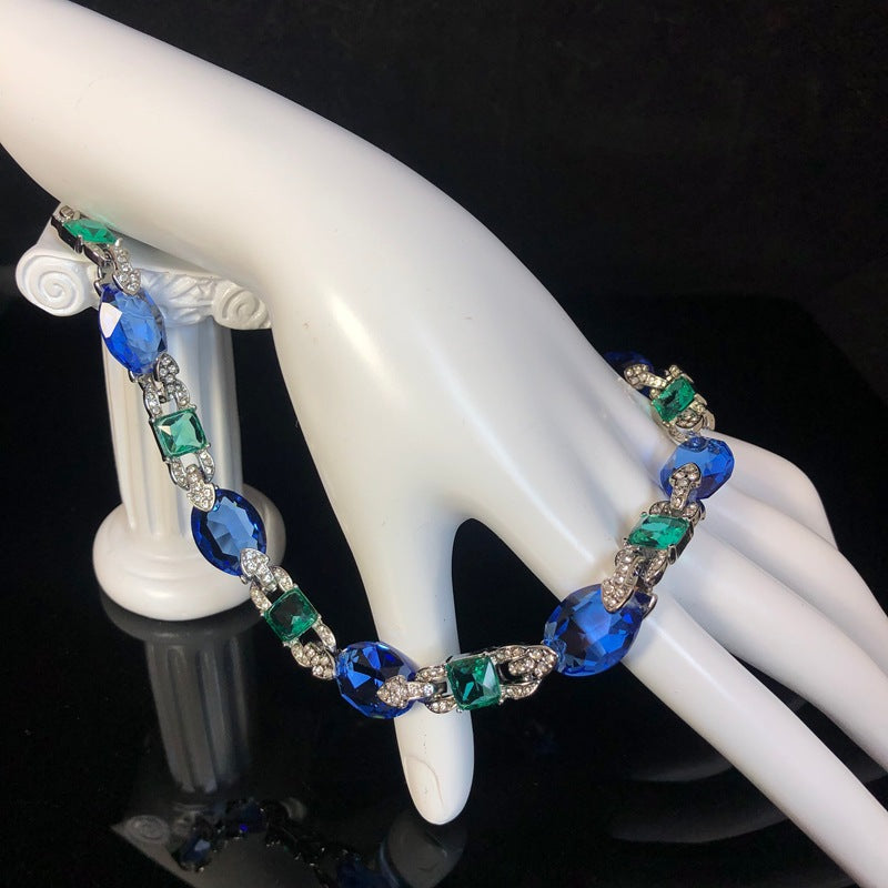 European and American style, retro sapphire design, fashionable platinum-plated necklace with elegant rhinestone embellishments