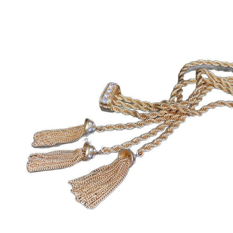 Hong Kong-style, personalized, trendy, minimalist jewelry with diamond accents, featuring a geometric double-layer twisted chain design, a simple gold finish, and a fashionable tassel