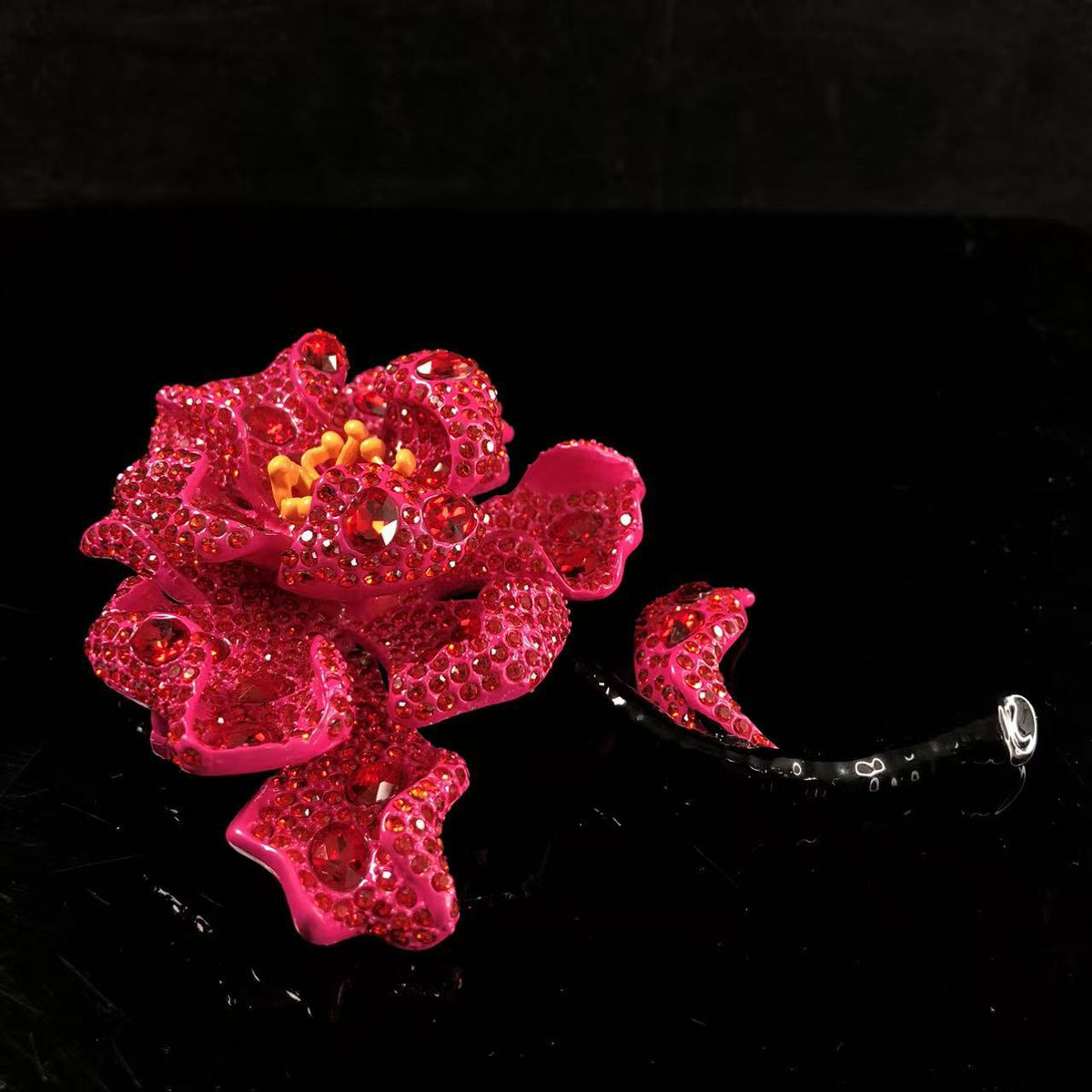 Classic, sophisticated, and luxurious peony brooch and earring set, exuding elegance and refined charm, perfect as a fashionable accessory for coats