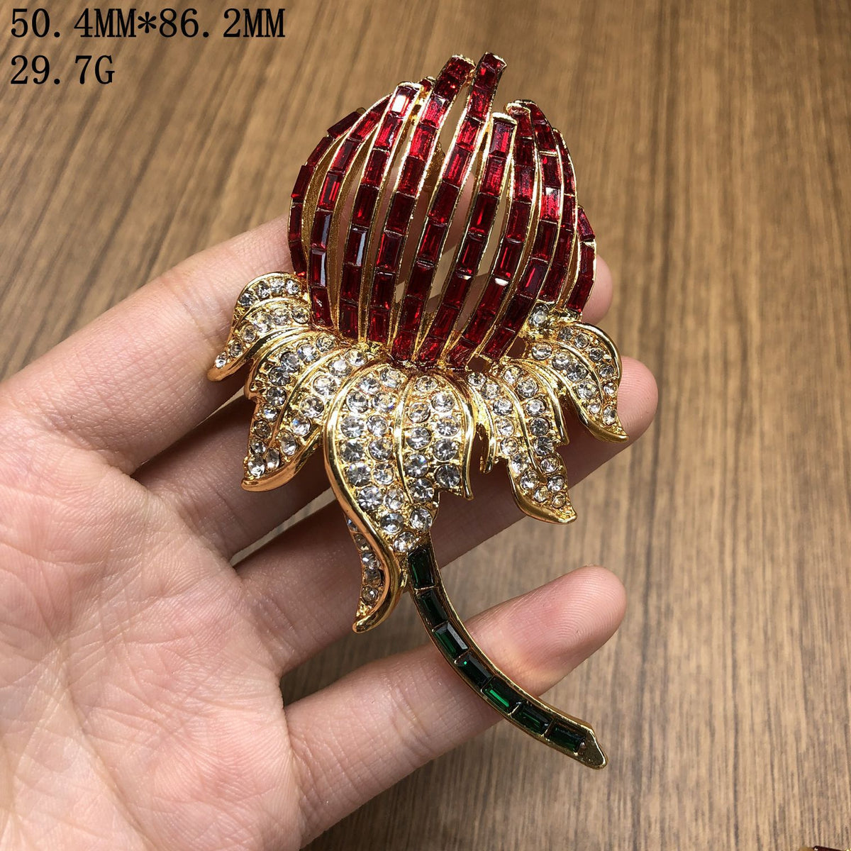 Vintage jewelry set, exquisite and versatile, featuring a floral brooch with diamond accents, earrings, and other accessories, plated with real gold, and featuring a delicate phoenix design