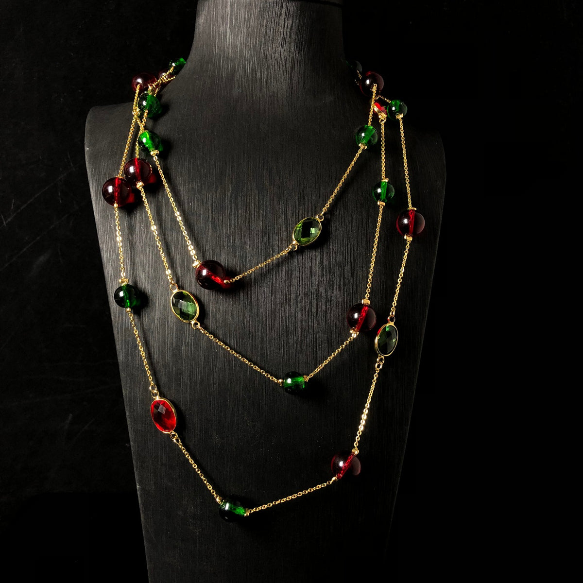 Usedvin'tageDouble-sided, double-layered, red and green glazed, transparent geometric circular necklace with hollow floral design, suitable for sweaters