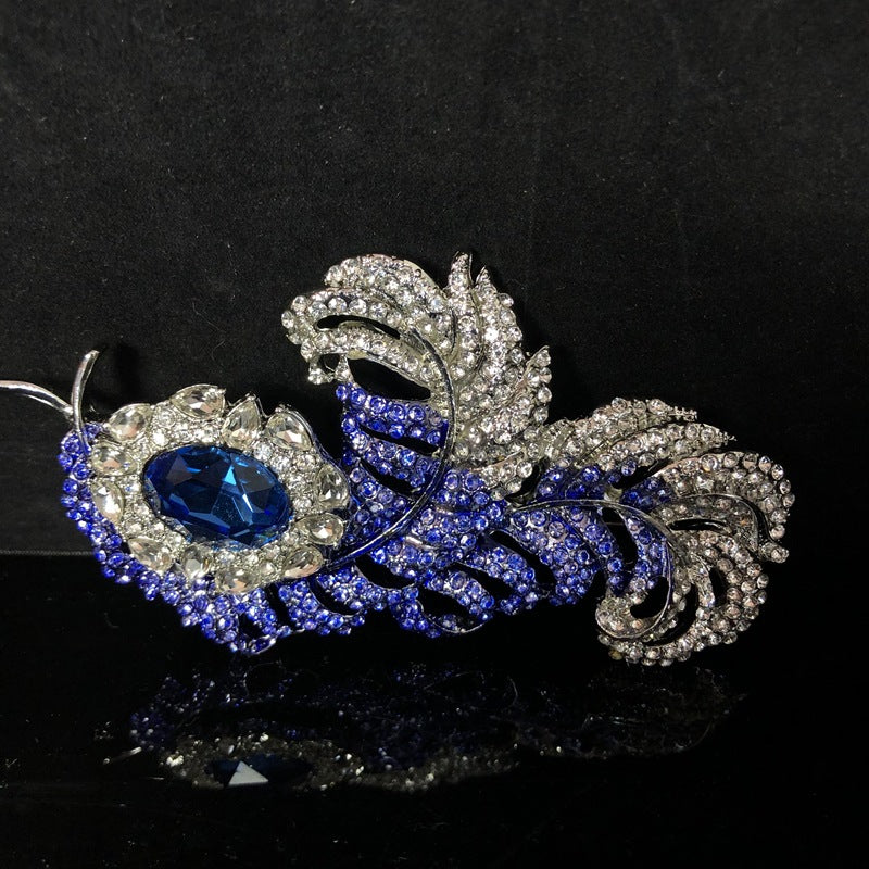 Retro palace-style design, feather-shaped, blue diamond accents, lightweight luxury, high-end, fashionable brooch, elegant, stylish, and unique
