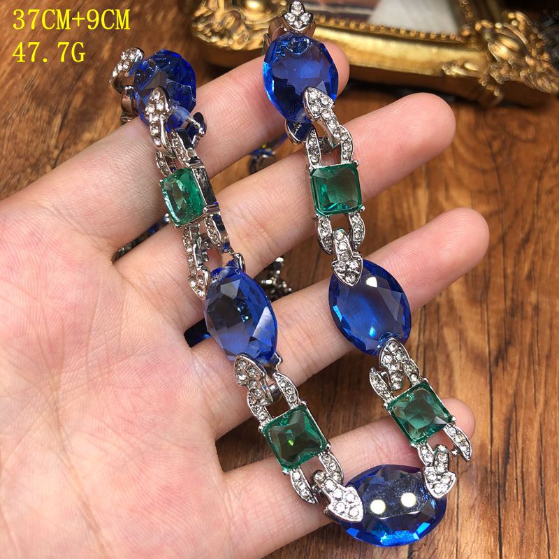 European and American style, retro sapphire design, fashionable platinum-plated necklace with elegant rhinestone embellishments